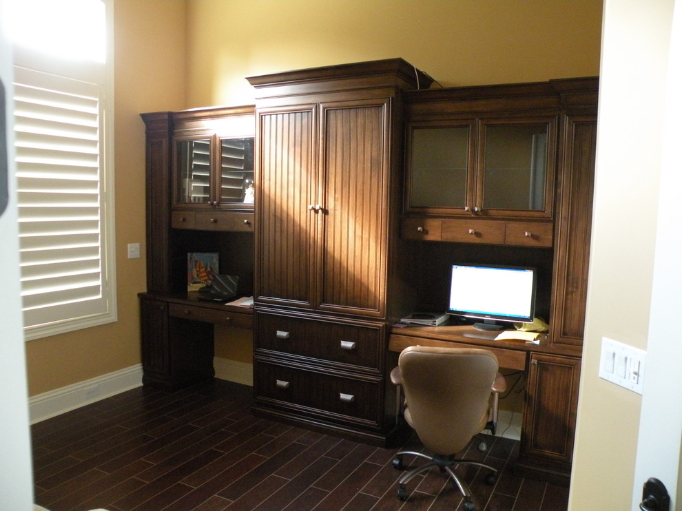 Design ideas for a world-inspired home office in Jacksonville.
