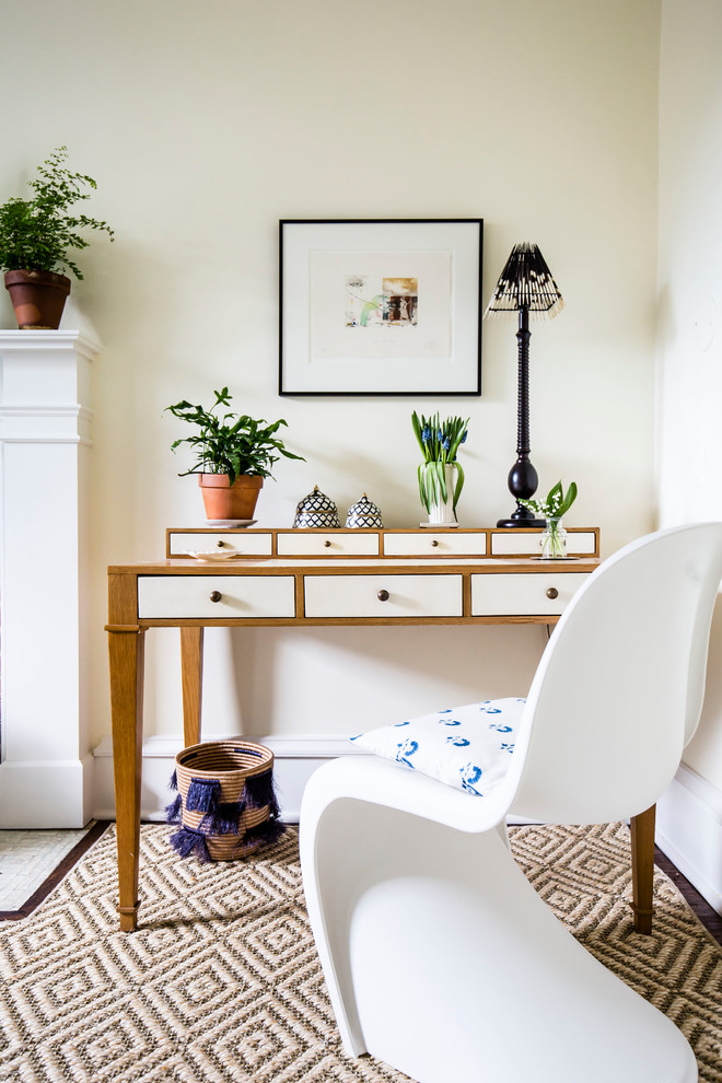 Cette image montre un bureau traditionnel de taille moyenne avec moquette, une cheminée standard, un manteau de cheminée en brique, un bureau indépendant, un sol beige et un mur blanc.