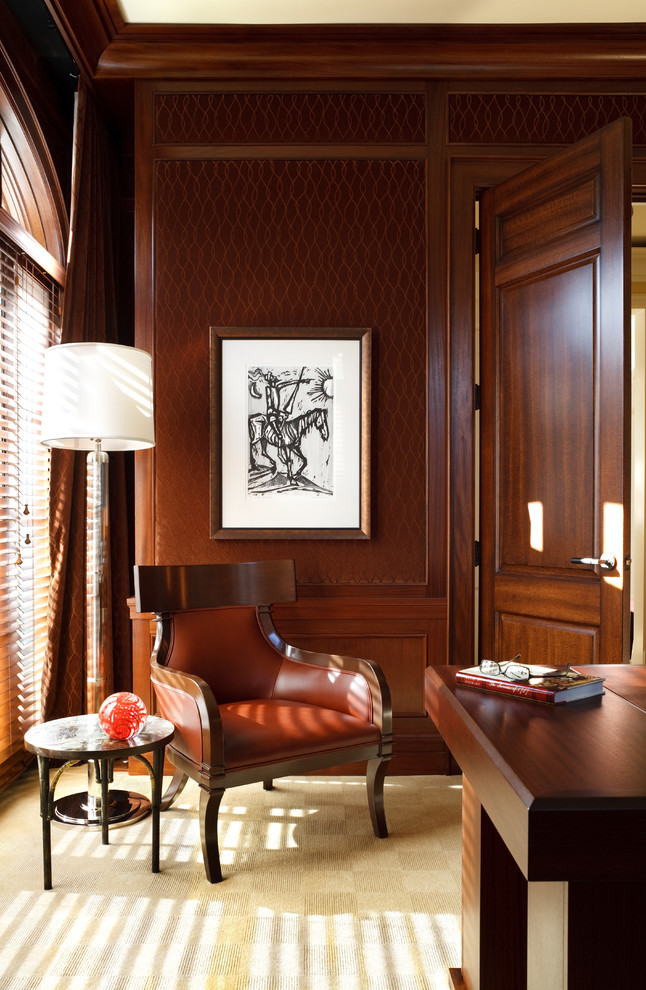 ワシントンD.C.にあるトラディショナルスタイルのおしゃれなホームオフィス・書斎 (カーペット敷き) の写真