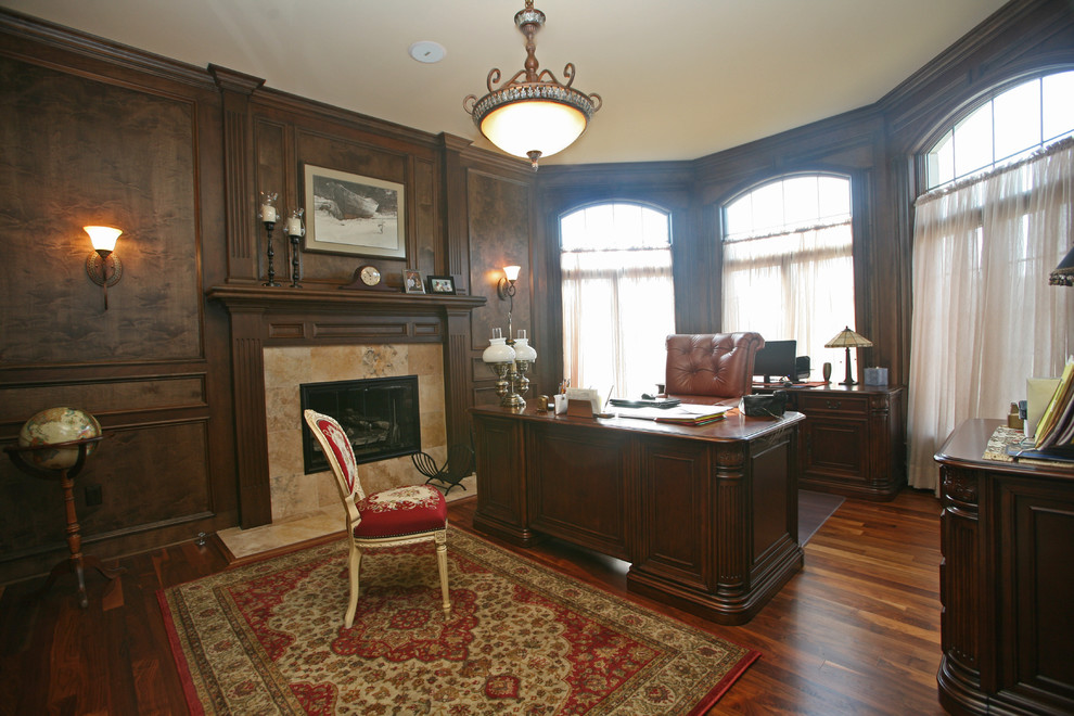 Elegant home office photo in Detroit