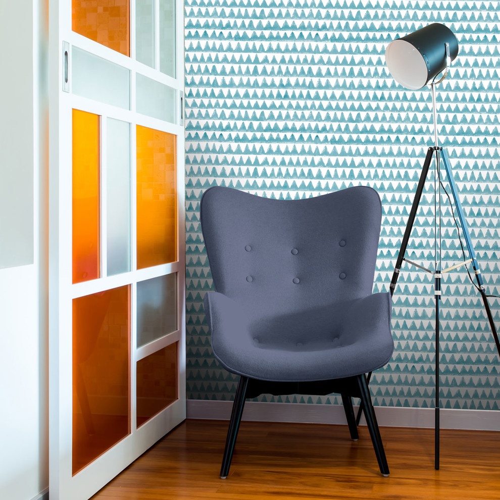 Esempio di un ufficio contemporaneo con pareti blu e pavimento in legno massello medio