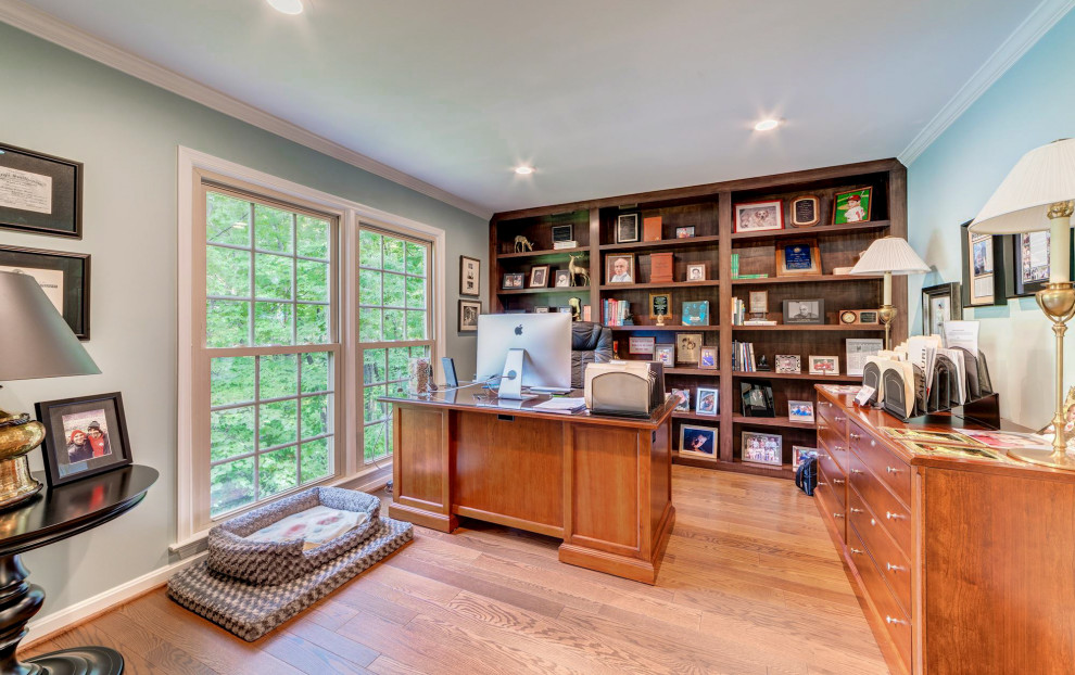Inspiration for a contemporary home office remodel in DC Metro