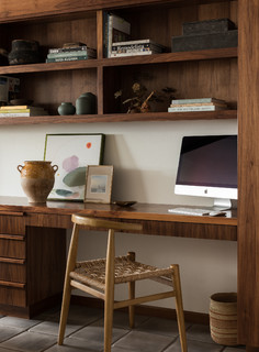 This mid-century modern integrated desk makes other furniture jealous