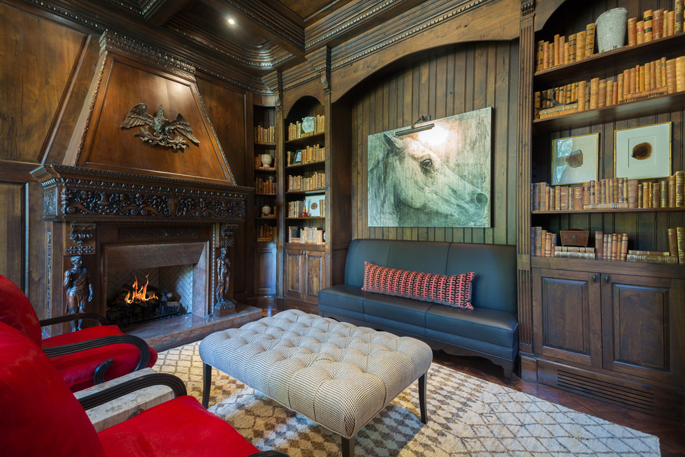 アトランタにあるラグジュアリーな広い地中海スタイルのおしゃれな書斎 (茶色い壁、自立型机、標準型暖炉、石材の暖炉まわり、濃色無垢フローリング) の写真