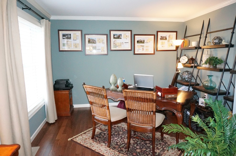 This is an example of a traditional home office in Philadelphia.
