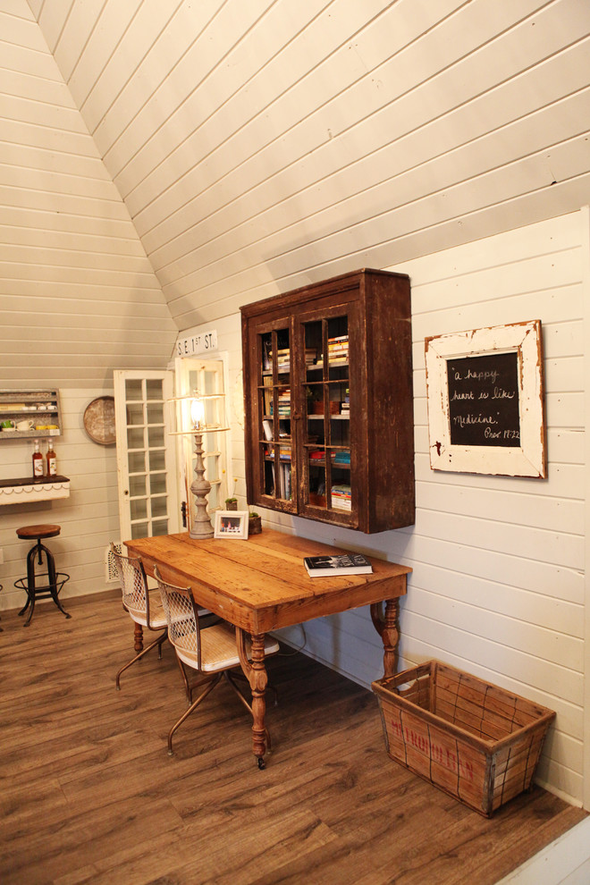Inspiration for a cottage home office remodel in Austin