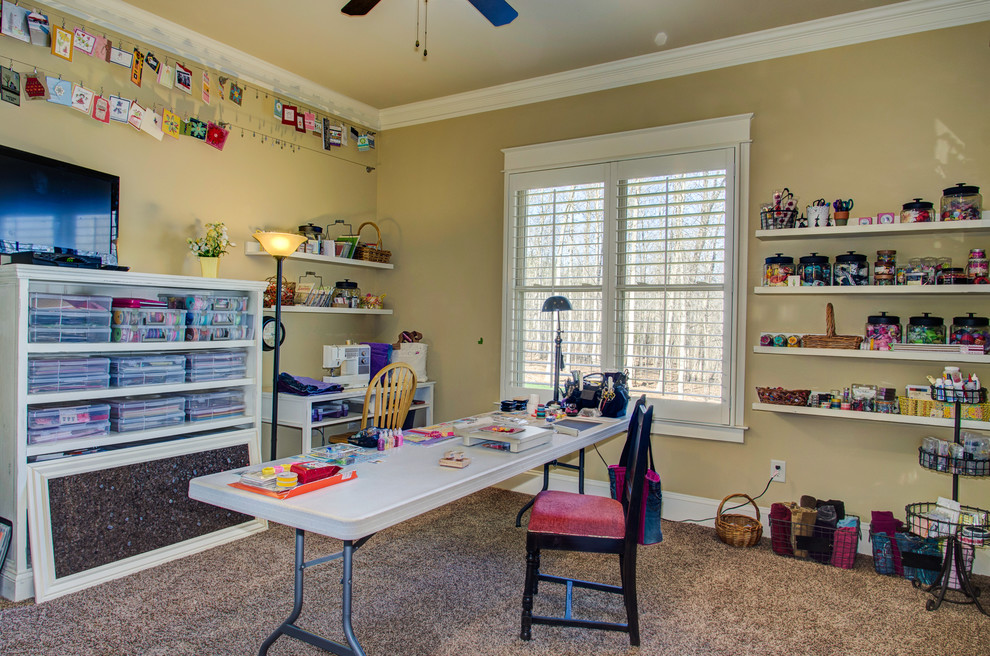 Design ideas for a traditional home office in Raleigh.