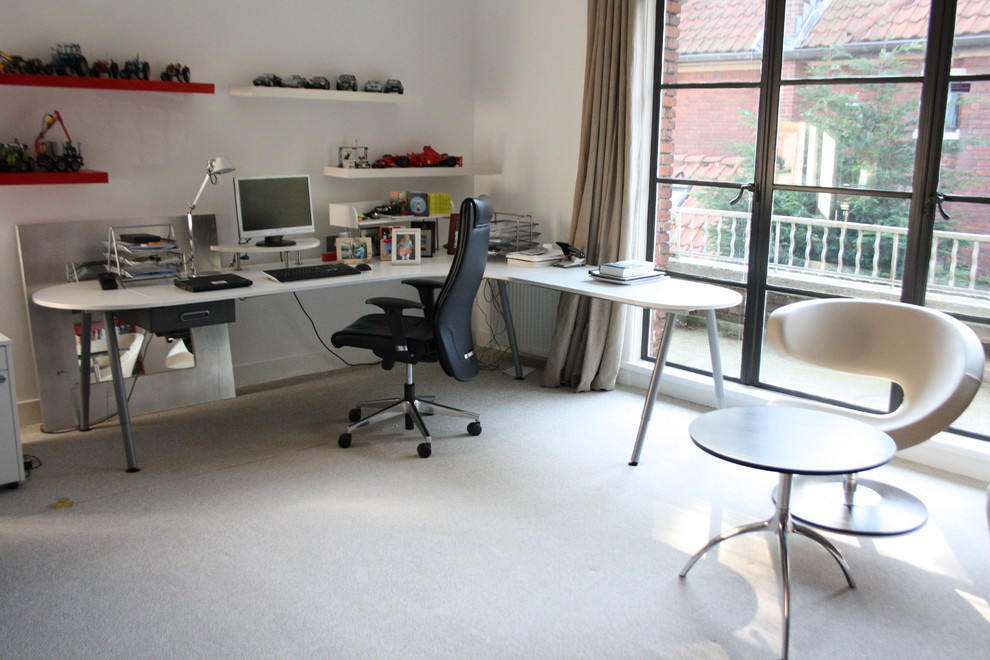 アムステルダムにあるコンテンポラリースタイルのおしゃれなホームオフィス・書斎の写真