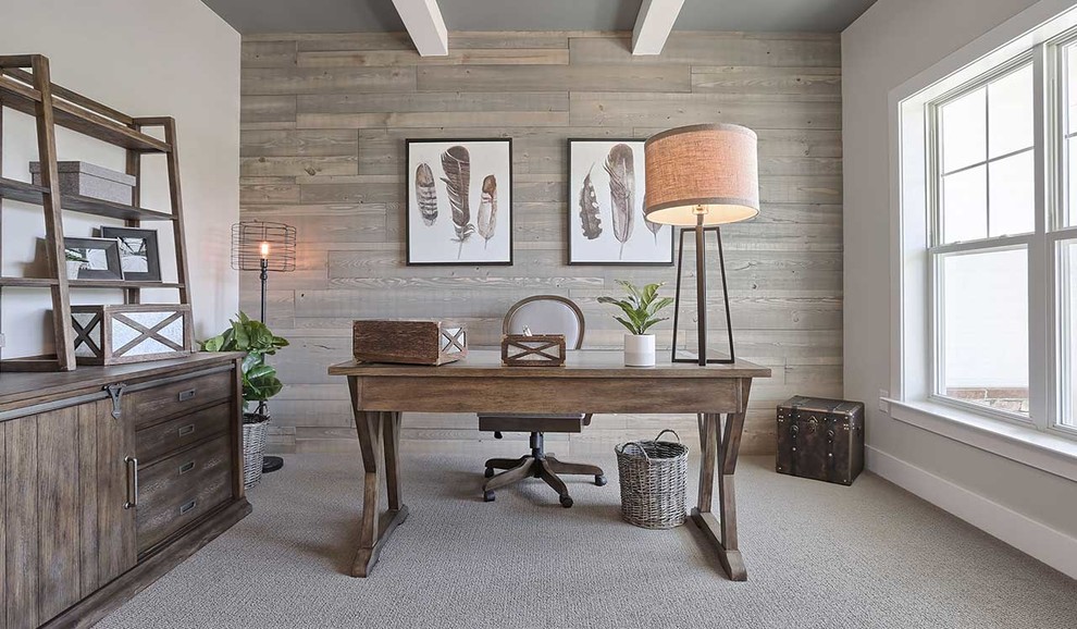 Modelo de despacho rural de tamaño medio sin chimenea con paredes grises, moqueta, escritorio independiente y suelo gris