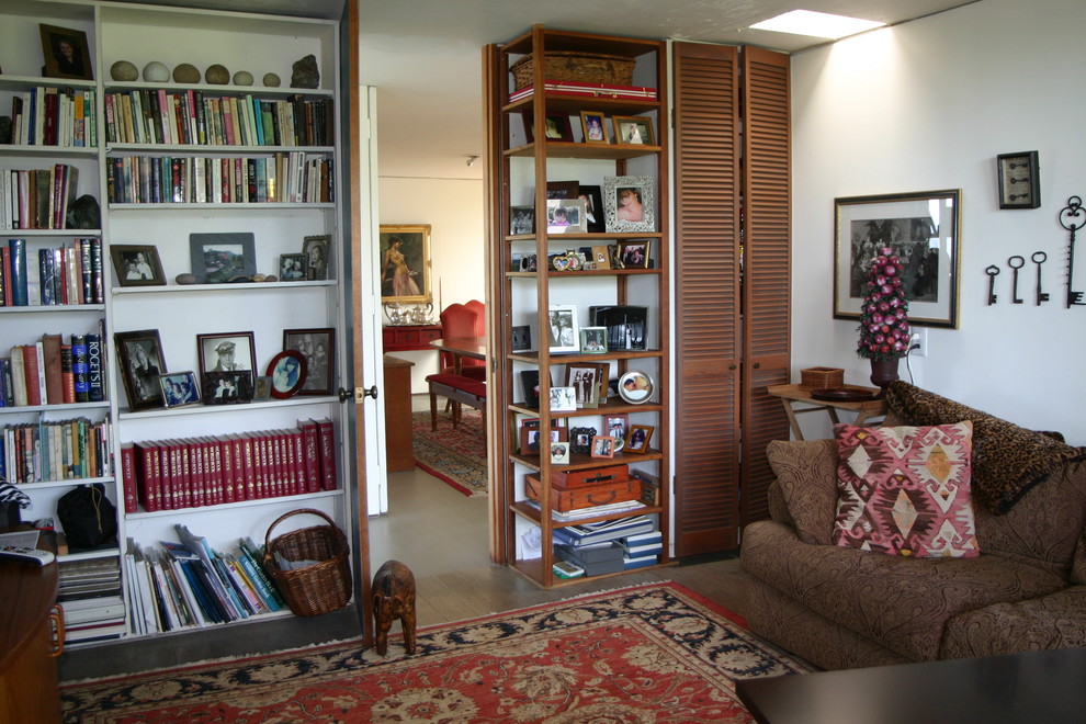 他の地域にあるミッドセンチュリースタイルのおしゃれなホームオフィス・書斎の写真