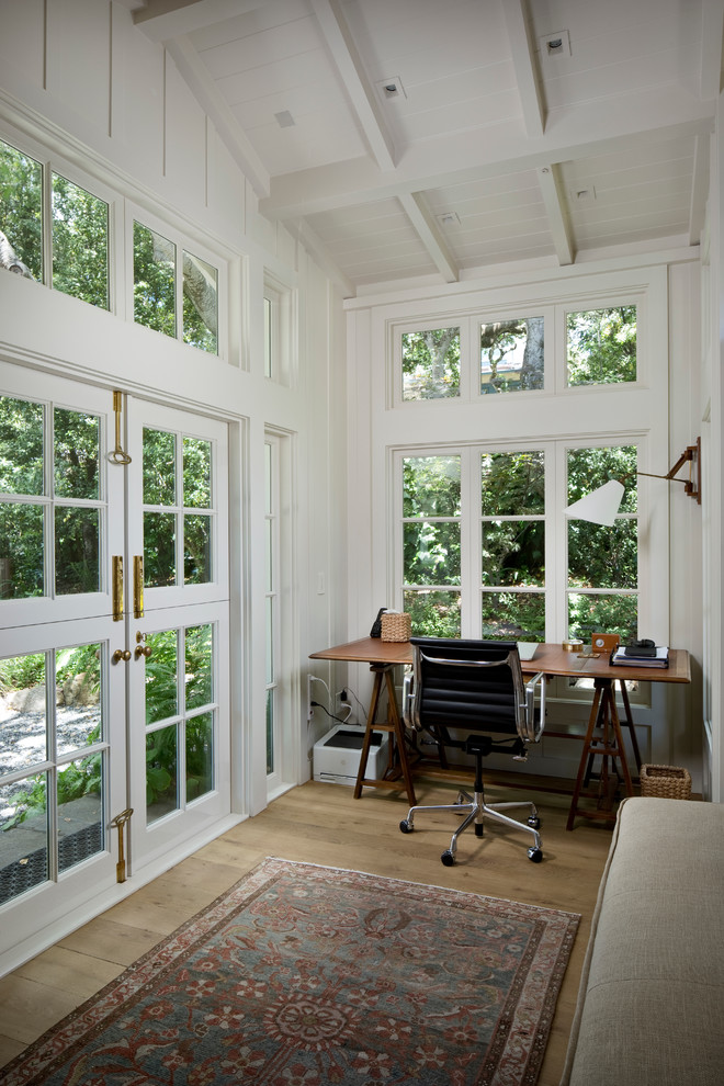 サンフランシスコにあるカントリー風のおしゃれなホームオフィス・書斎の写真