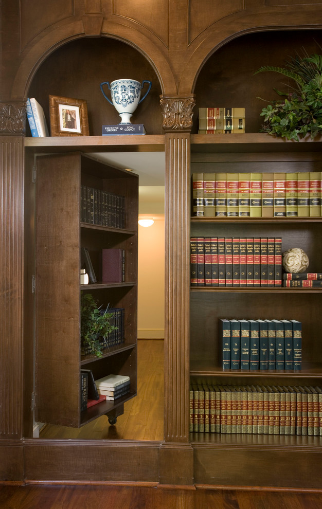 ヒューストンにあるトラディショナルスタイルのおしゃれなホームオフィス・書斎の写真