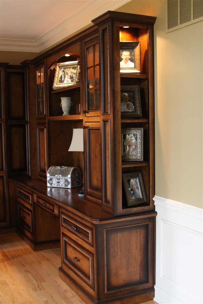 Home office - traditional home office idea in Indianapolis