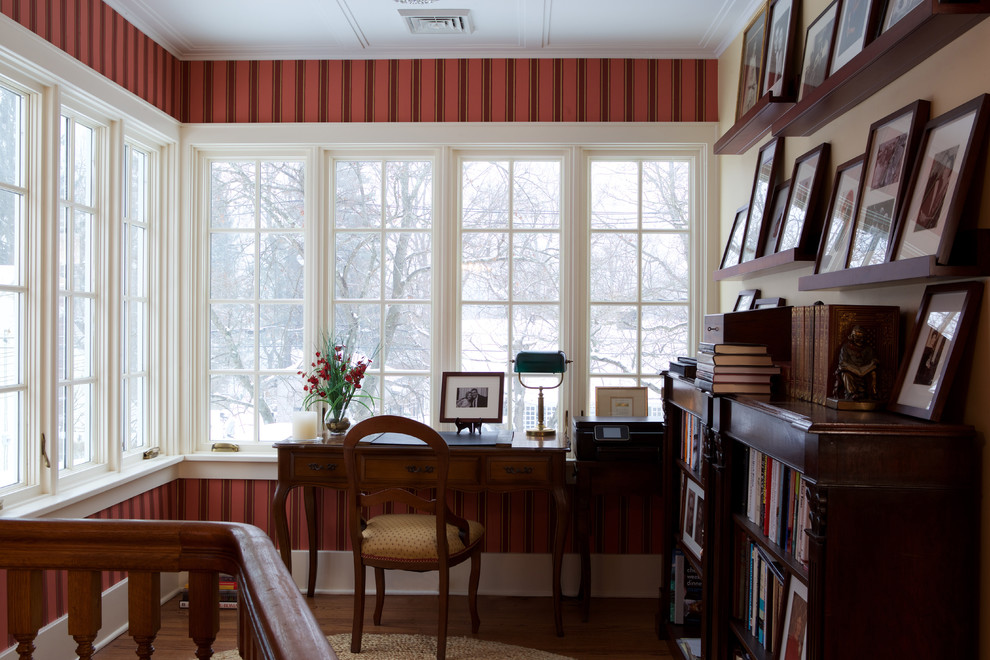 Источник вдохновения для домашнего уюта: кабинет в викторианском стиле
