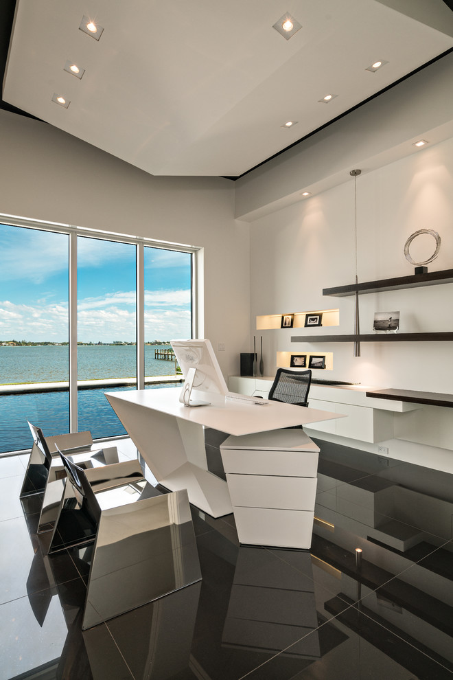 Modernes Arbeitszimmer in Miami