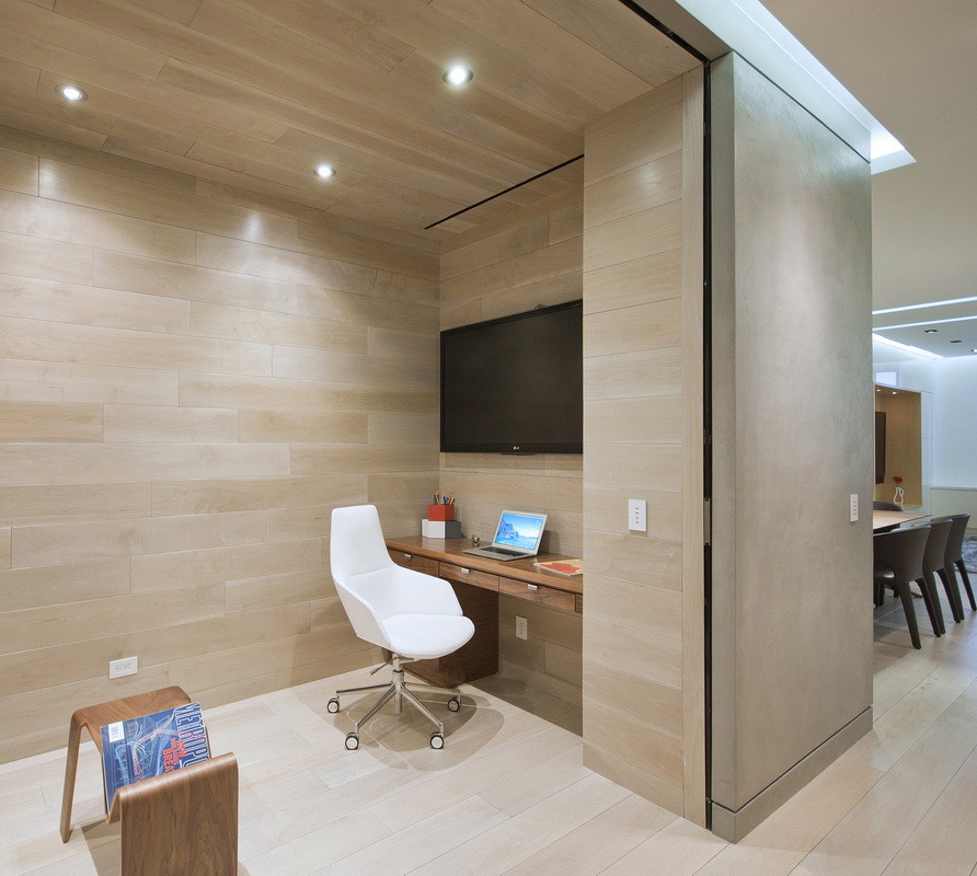 Example of a minimalist home office design in New York