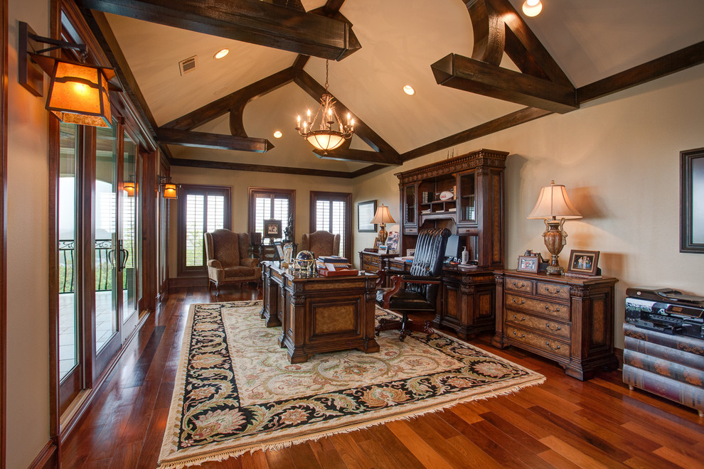 Example of a classic home office design in Little Rock