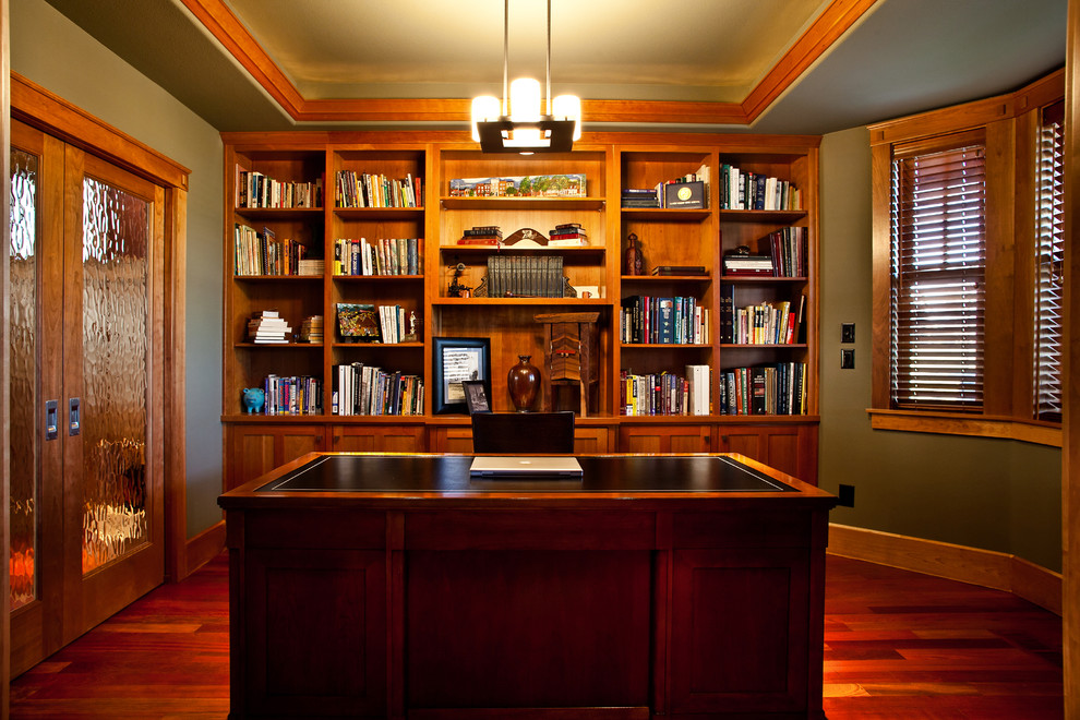 Inspiration for a classic home office in Portland.