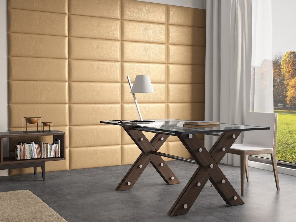 На фото: кабинет в стиле модернизм с бежевыми стенами, бетонным полом и отдельно стоящим рабочим столом с