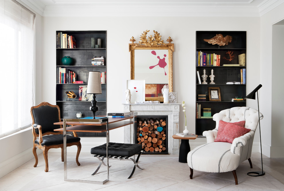 マドリードにある高級な中くらいなコンテンポラリースタイルのおしゃれな書斎 (標準型暖炉、自立型机、セラミックタイルの床、石材の暖炉まわり、白い壁) の写真