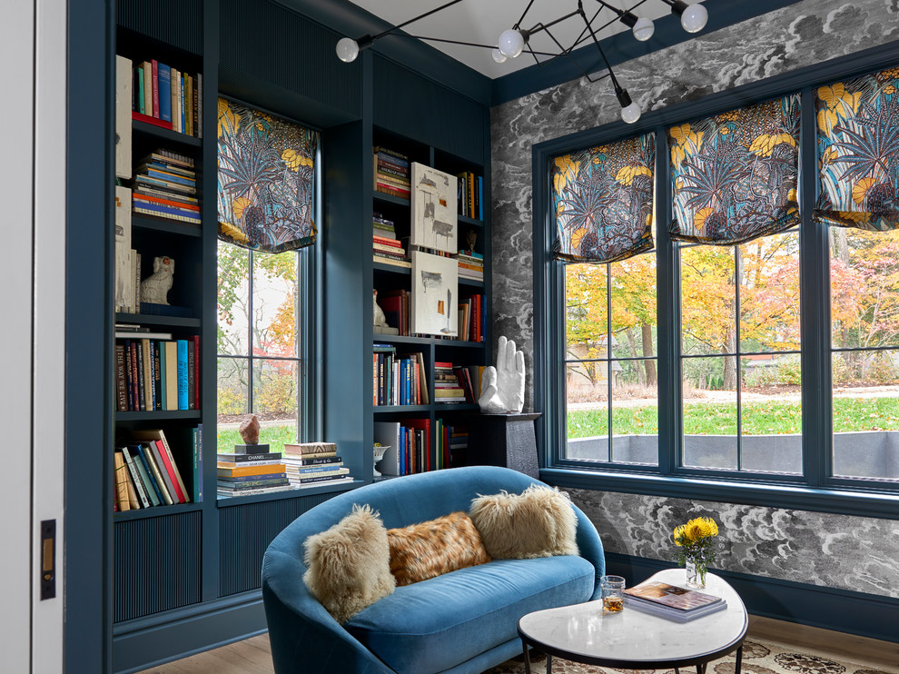 ナッシュビルにあるトランジショナルスタイルのおしゃれな書斎 (ベージュの床、グレーの壁) の写真