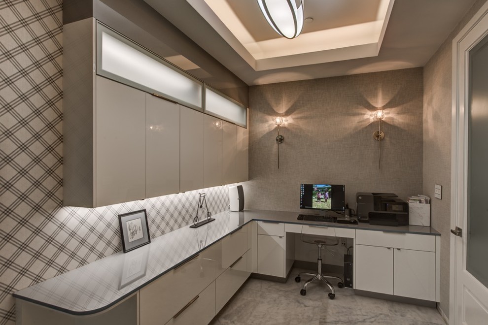 Foto de despacho minimalista de tamaño medio sin chimenea con suelo de mármol, escritorio empotrado, suelo blanco y paredes grises