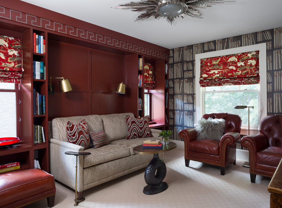 デンバーにあるトラディショナルスタイルのおしゃれなホームオフィス・書斎 (ライブラリー、赤い壁、カーペット敷き、ベージュの床) の写真
