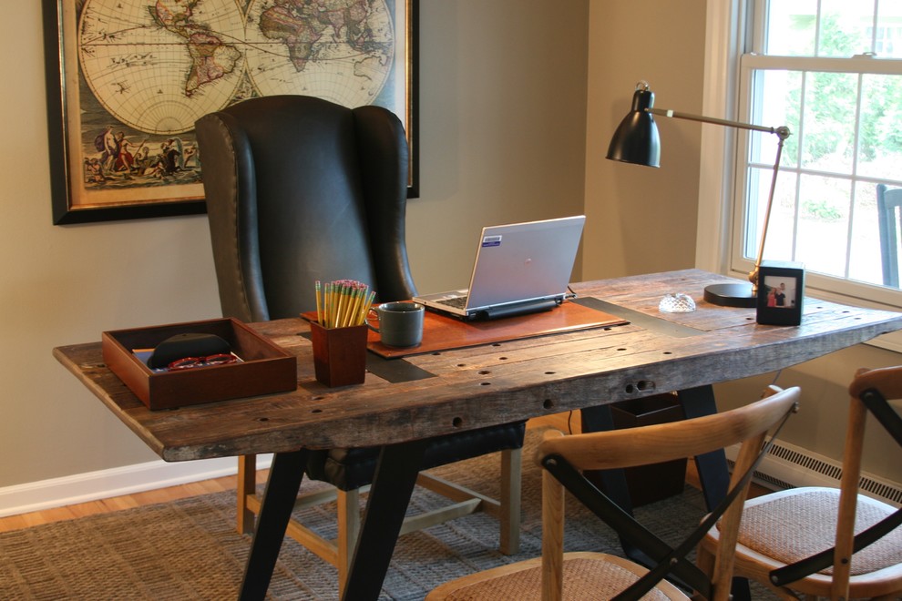 Example of a small urban home office design in Chicago