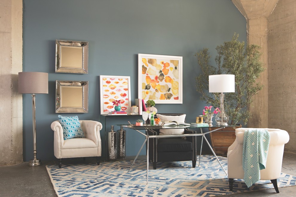 Mittelgroßes Modernes Arbeitszimmer ohne Kamin mit blauer Wandfarbe, Betonboden und freistehendem Schreibtisch in Los Angeles