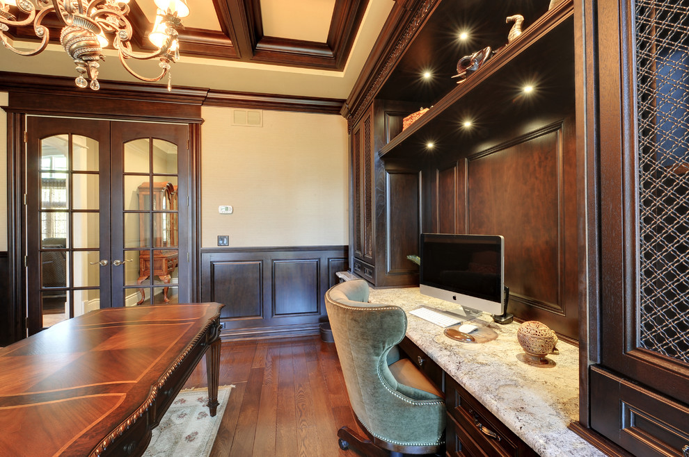 Inspiration for a traditional home office in Chicago.