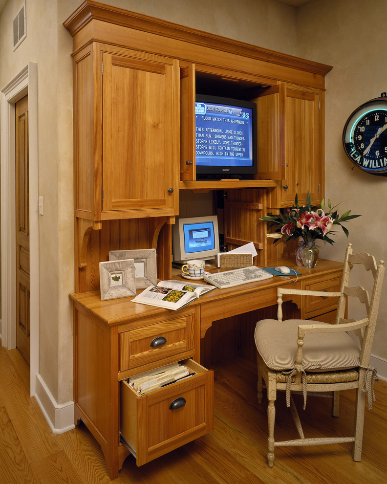 Photo of a classic home office in New York.