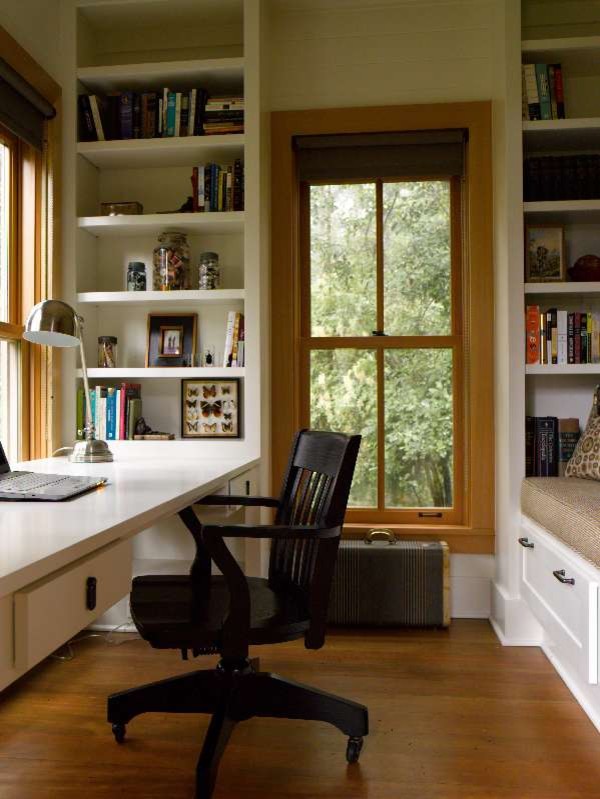 シアトルにあるトラディショナルスタイルのおしゃれなホームオフィス・書斎の写真