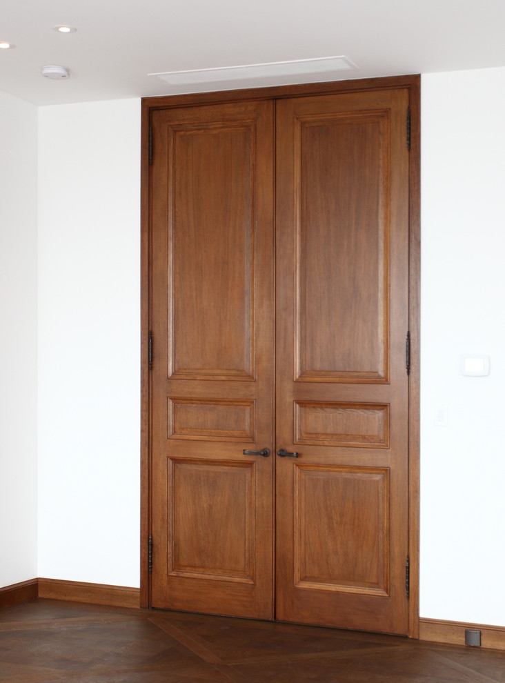 YORKVILLE MODERN CONDO SUITE Traditional Home Office Toronto by