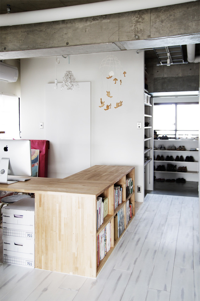 名古屋にあるインダストリアルスタイルのおしゃれなホームオフィス・書斎の写真