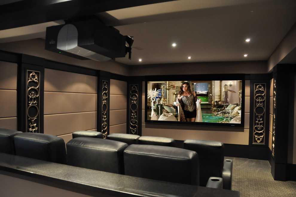 Пример оригинального дизайна: изолированный домашний кинотеатр в современном стиле с ковровым покрытием и проектором