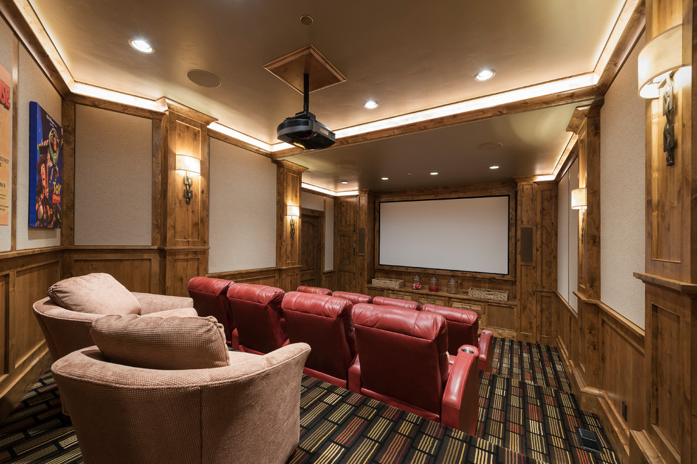 Esempio di un home theatre rustico