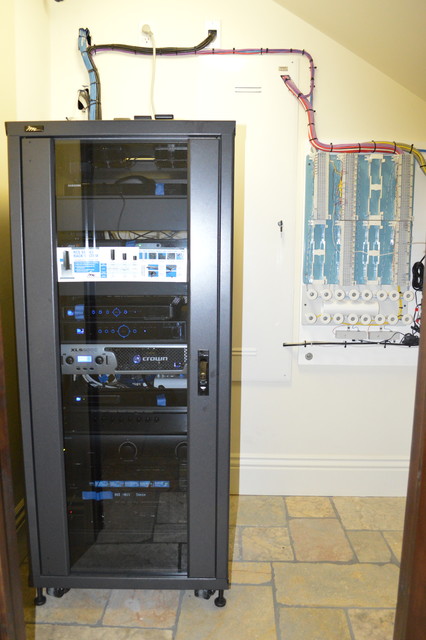 https://st.hzcdn.com/simgs/pictures/home-theaters/after-installation-of-cable-management-with-av-middle-atlantic-component-rack-standing-ovation-surround-sound-services-img~65f14e200a0a2584_4-1477-1-7ac9138.jpg