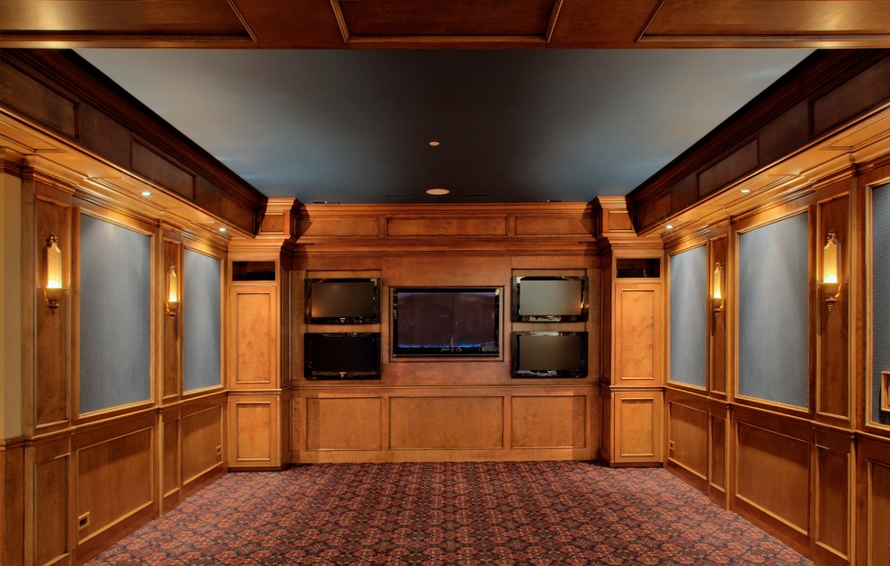 Bild på ett mellanstort vintage öppen hemmabio, med bruna väggar, heltäckningsmatta och en inbyggd mediavägg