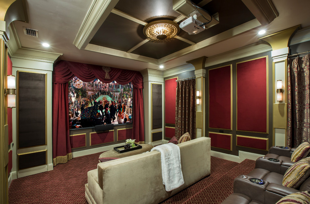 Aménagement d'une salle de cinéma classique de taille moyenne et fermée avec un mur rouge, moquette, un écran de projection et un sol rouge.