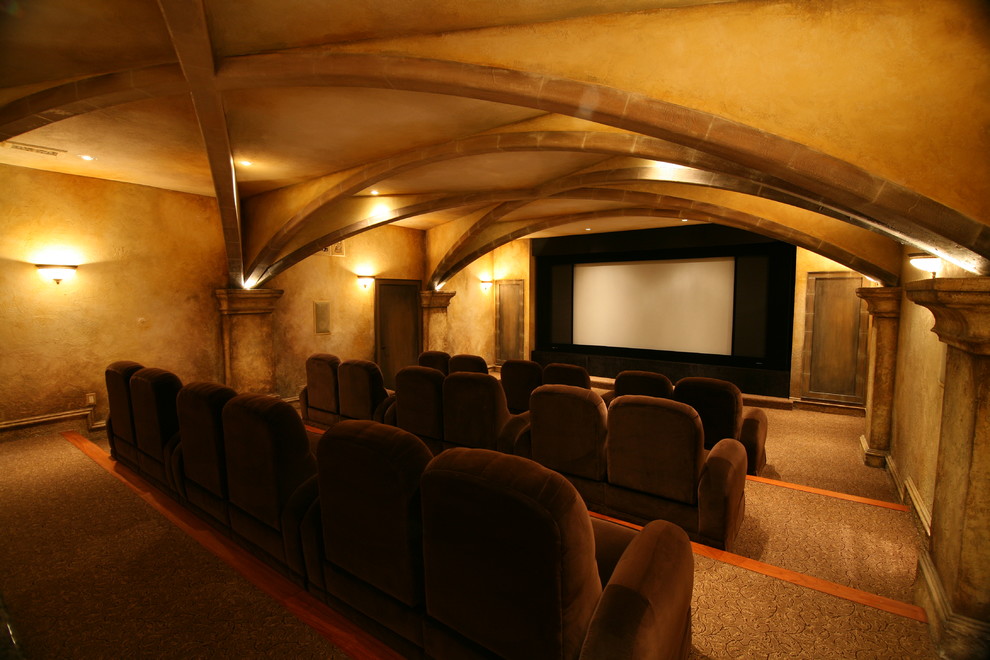 Immagine di un home theatre mediterraneo