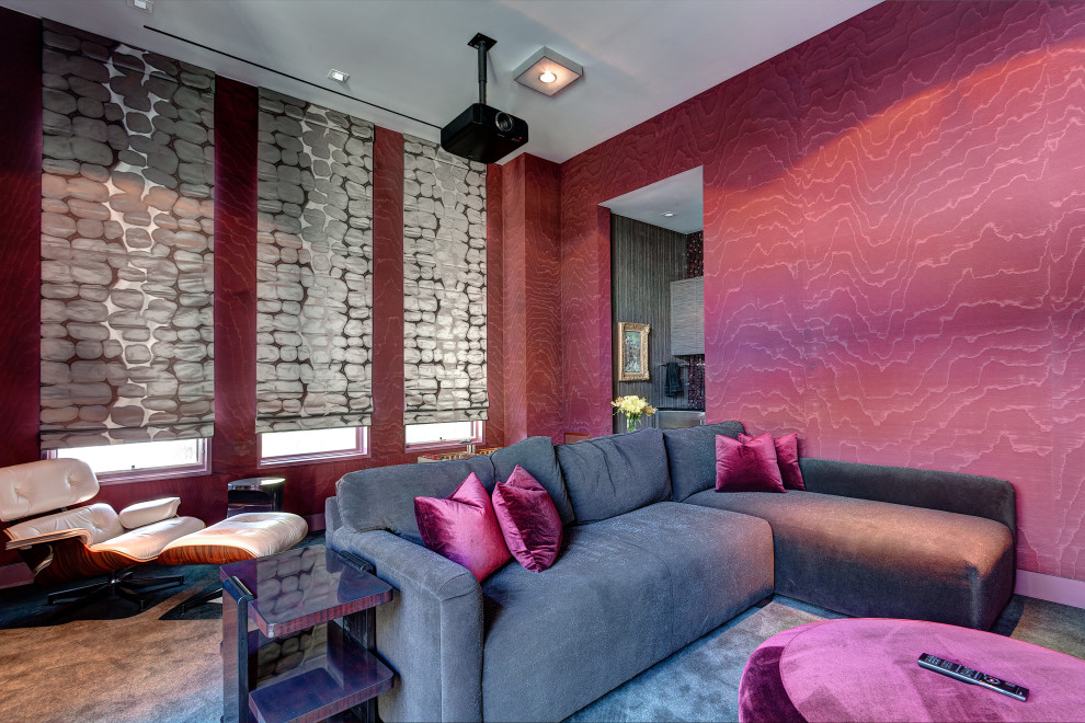Ejemplo de cine en casa cerrado contemporáneo con paredes rosas, moqueta y suelo gris