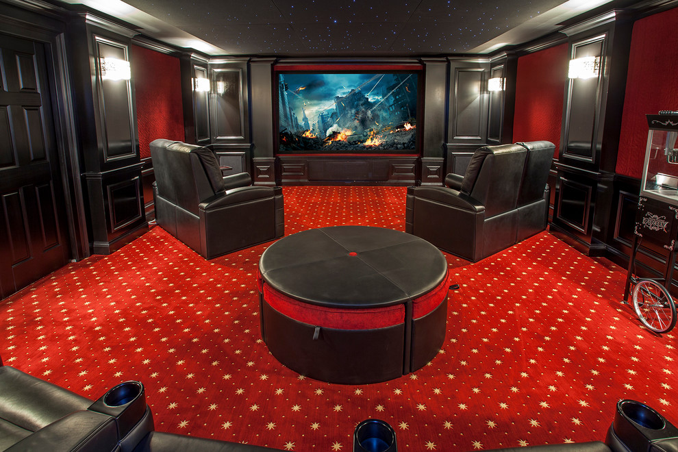 Modelo de cine en casa cerrado clásico con paredes rojas, moqueta, pantalla de proyección y suelo rojo