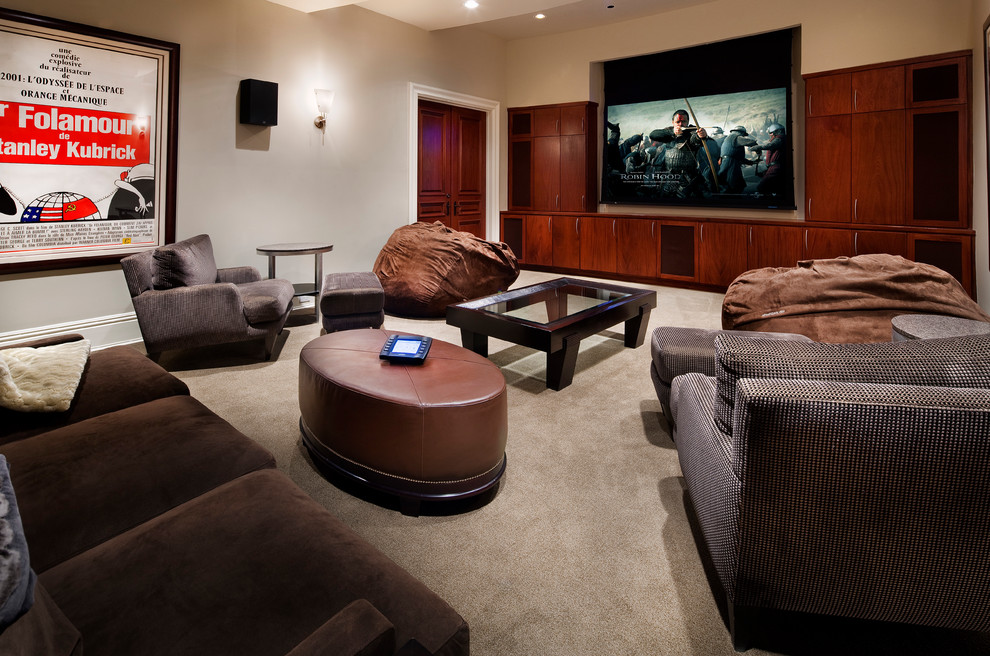 Esempio di un home theatre design