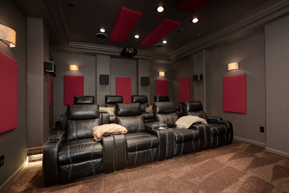 Свежая идея для дизайна: домашний кинотеатр в классическом стиле - отличное фото интерьера