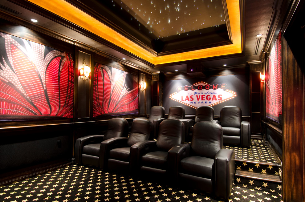 Cette image montre une salle de cinéma design avec un sol multicolore.