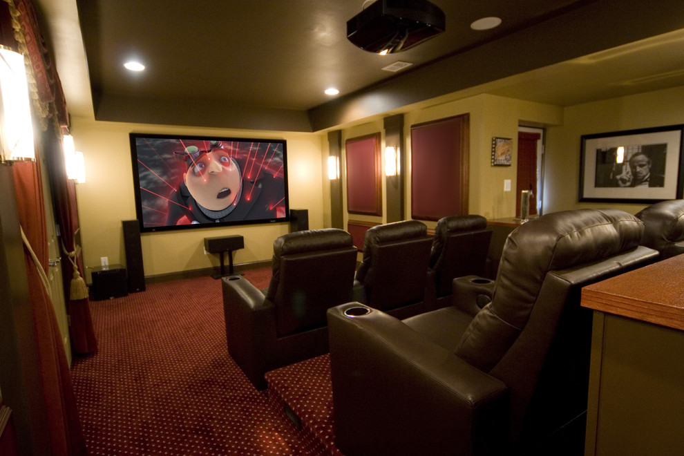 Cette image montre une salle de cinéma design avec un sol rouge.