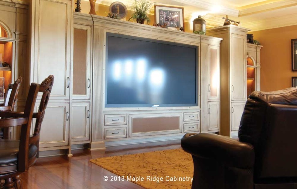 Home Theater, Kitchen and Bar Classique Salle de Cinéma Autres