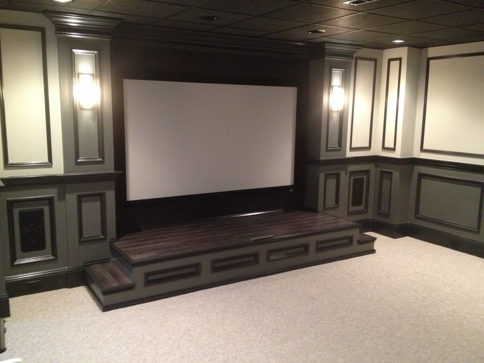 Exemple d'une salle de cinéma tendance de taille moyenne et fermée.