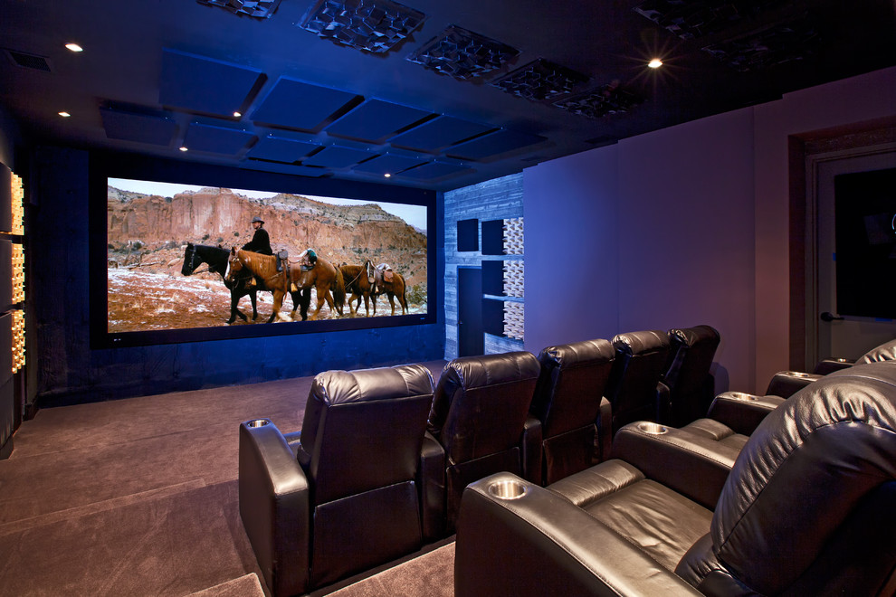 Idée de décoration pour une salle de cinéma minimaliste.
