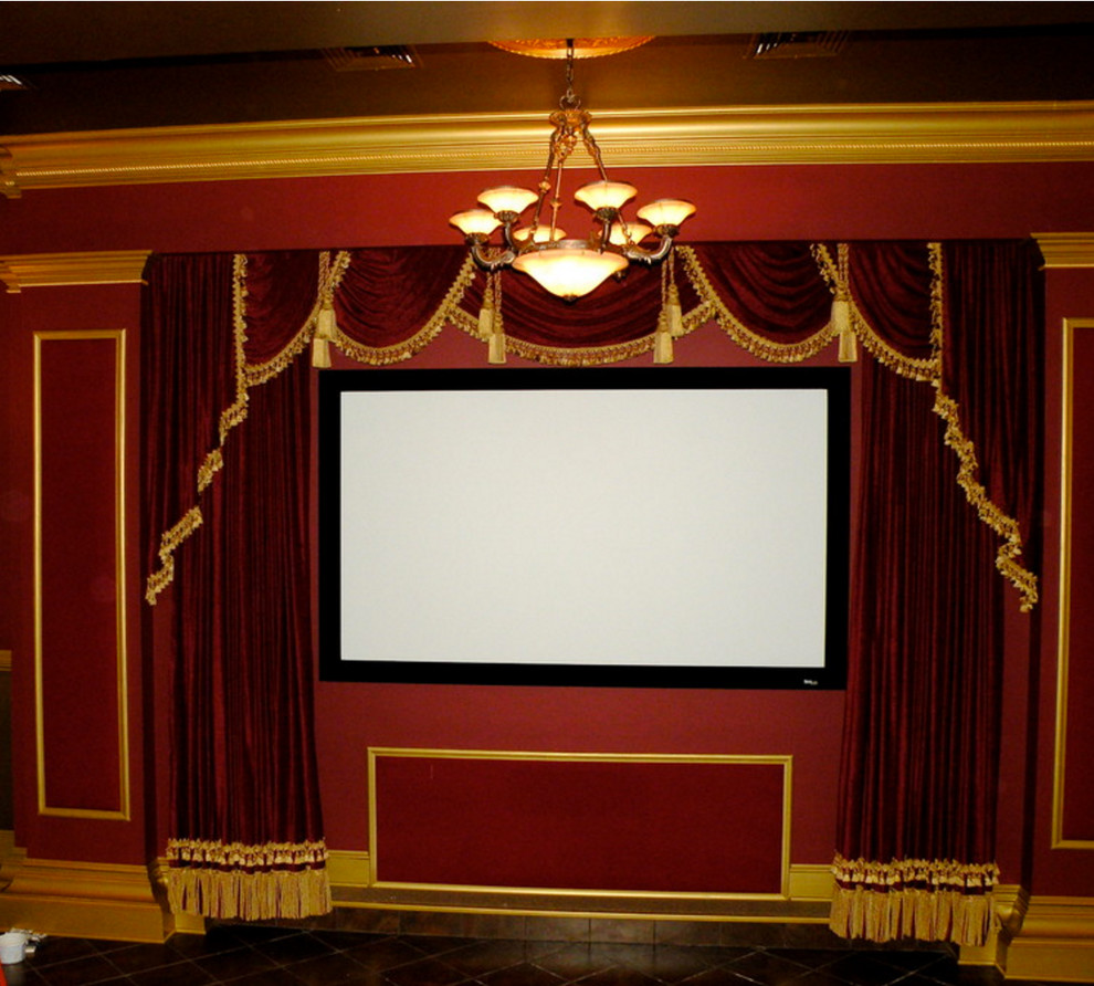 Esempio di un grande home theatre chic chiuso con pareti rosse, pavimento in gres porcellanato e parete attrezzata